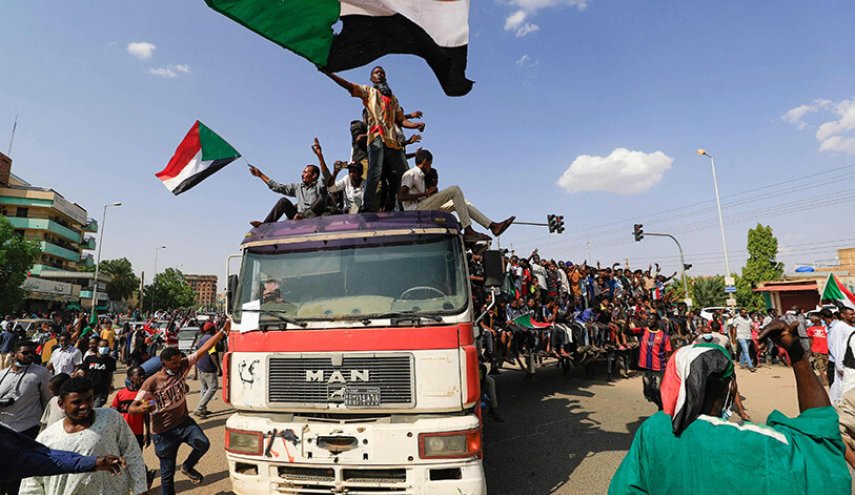 دوامة أزمات وفوضى.. السودان أسير الانقلاب