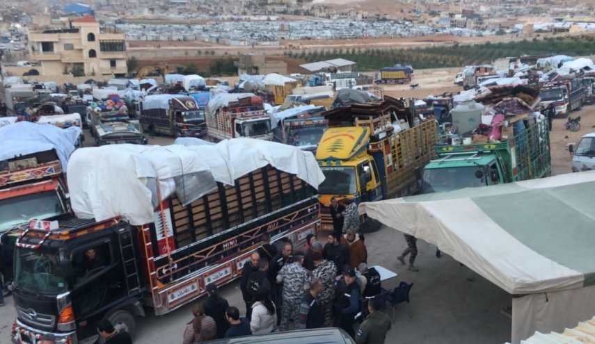 حرکت کاروان‌های حامل پناهجویان سوری از لبنان به سوریه
