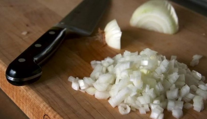 ماذا يحصل عند تقطير عصير البصل أو الثوم في الأنف؟
