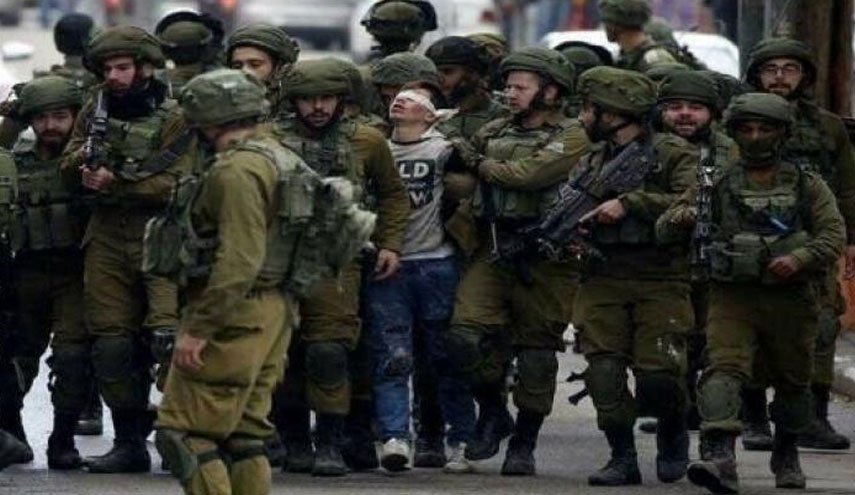 الاحتلال يعتقل 18 فلسطينيا من أنحاء متفرقة في الضفة الغربية 