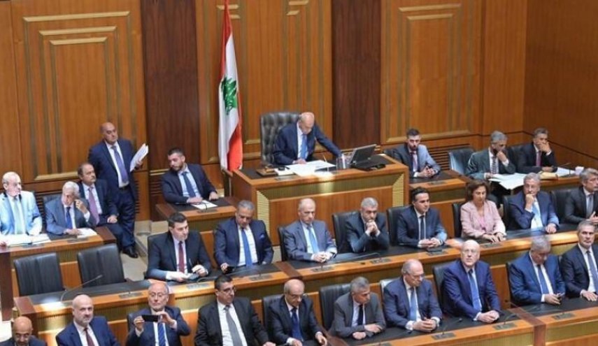 البرلمان اللبناني يوصي بمضي حكومة تصريف الأعمال قدمًا بمهامها 