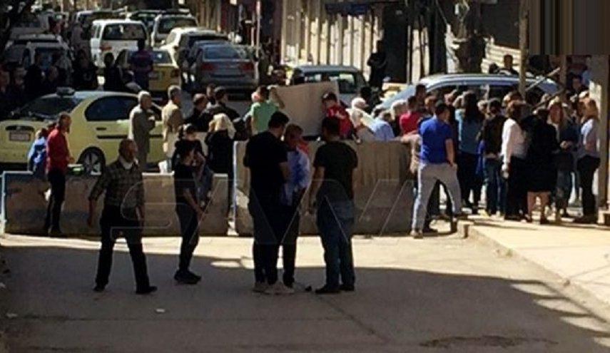 أهالي القامشلي يتظاهرون احتجاجاً على استيلاء ميليشيا (قسد) على منازلهم