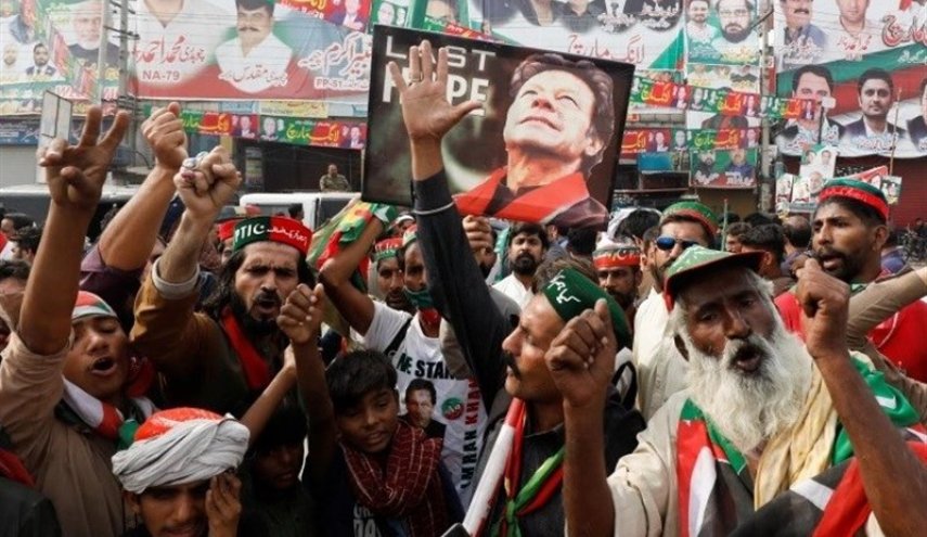 تظاهرات در چند شهر پاکستان در اعتراض به سوءقصد علیه عمران خان

