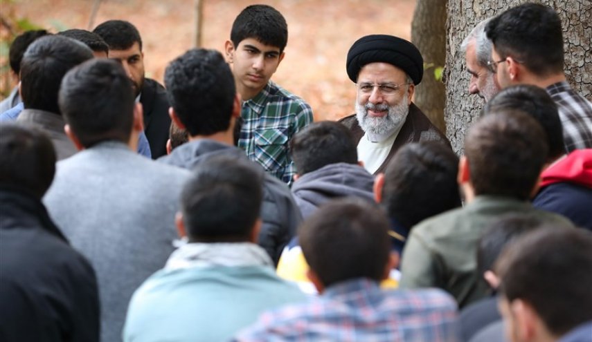 رئيسي: العدو فشل في تكرار تجربته بليبيا وسوريا في ايران