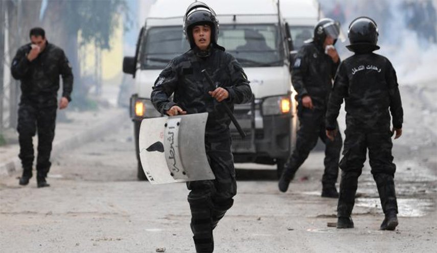 مواجهات بين الأمن ومحتجين على وفاة شاب تونسي