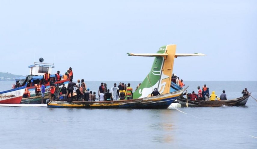 افزایش تعداد قربانیان حادثه سقوط هواپیمای تانزانیایی به 19 کشته
