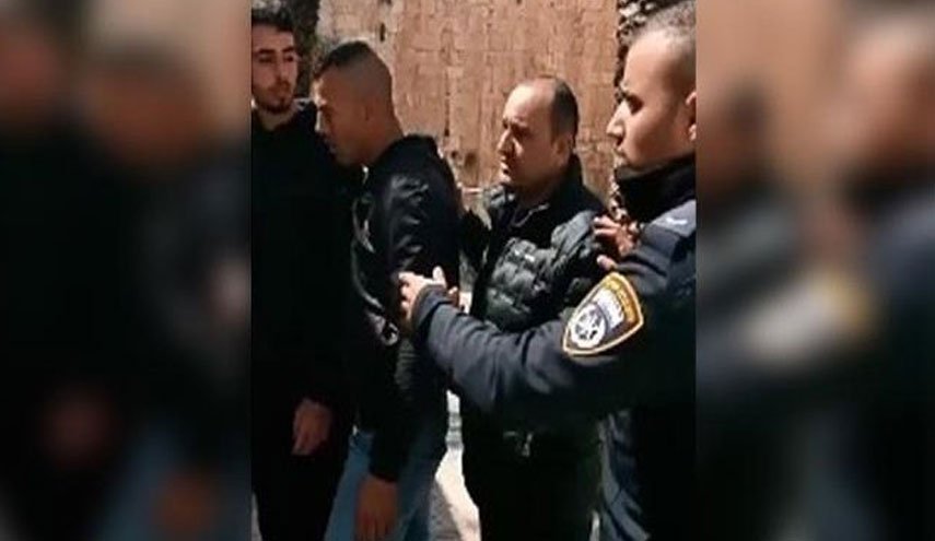 قوات الاحتلال تعتقل 3 فلسطينيين في القدس المحتلة