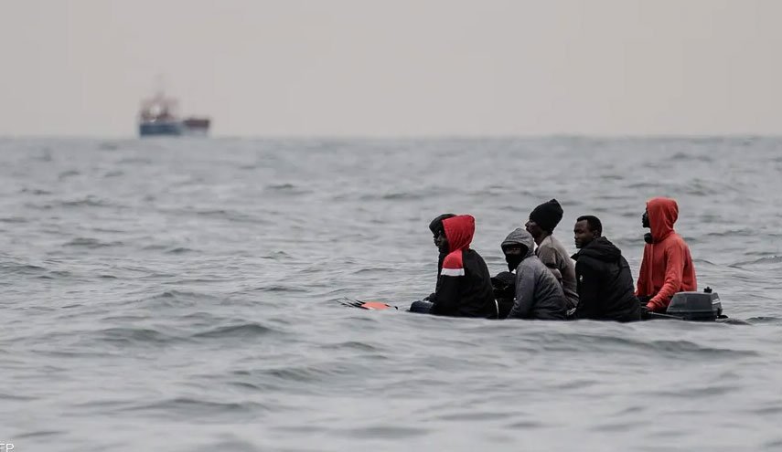 فرنسا وبريطانيا توقعان على اتفاق للحد من عبور المهاجرين بحر المانش