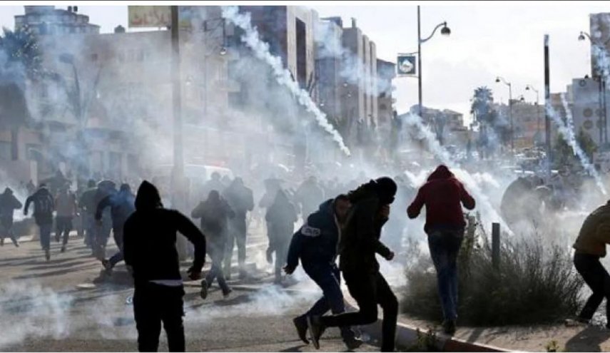إصابة عشرات الفلسطينيين بينهم طلاب خلال اعتداء للاحتلال غرب طولكرم
