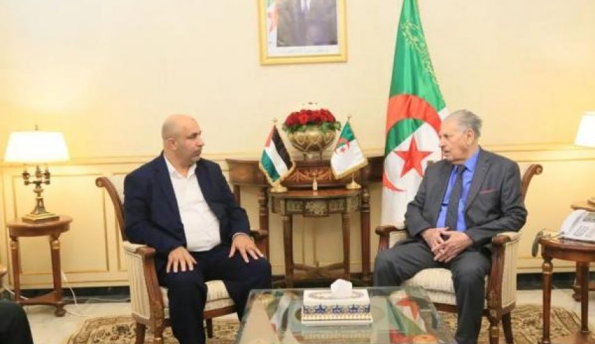 وفد من 'حماس' يلتقي رئيس مجلس الأمة الجزائري
