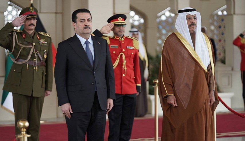 رئيس الوزراء العراقي يصل إلى دولة الكويت + صور
