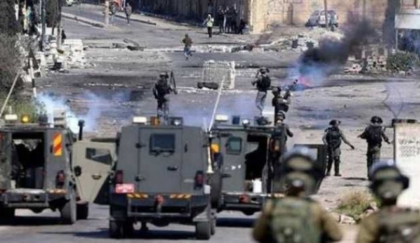 درگیری فلسطینیان با نظامیان صهیونیست در کرانه باختری/ چندین فلسطینی مجروح شدند
