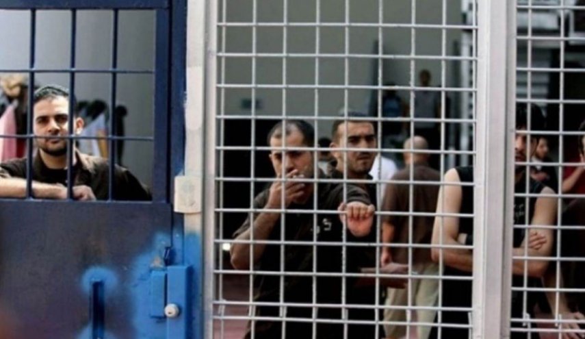 أسرى سجن 'عوفر' الصهيوني يتخذون خطوات نضالية جديدة