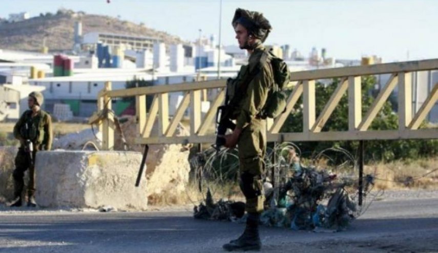 قوات الاحتلال تغلق المدخل الشمالي لبلدة تقوع جنوب بيت لحم

