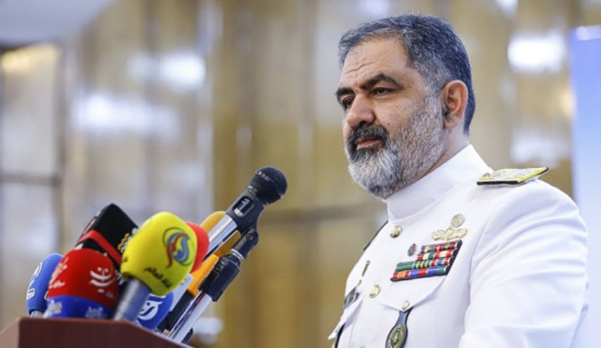 دریادار ایرانی: آمریکایی‌ها برای پس دادن قایق‌های توقیف‌شده به التماس افتادند