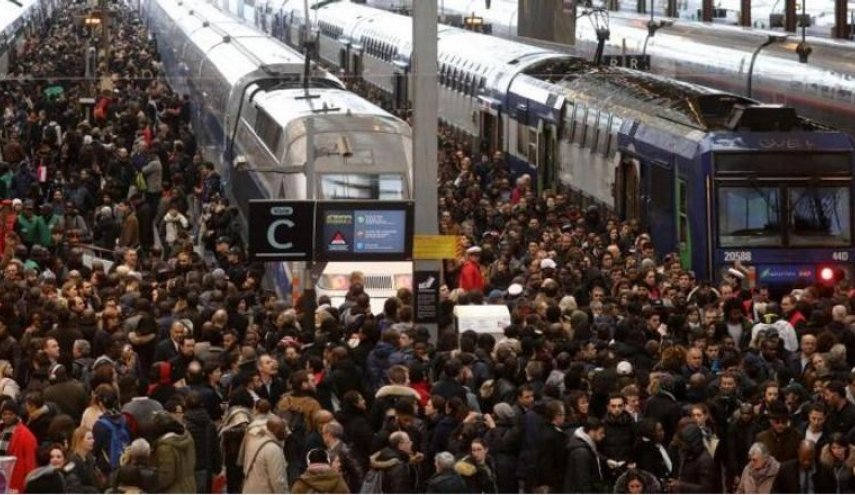 إضراب عمالي يشل حركة القطارات في فرنسا 