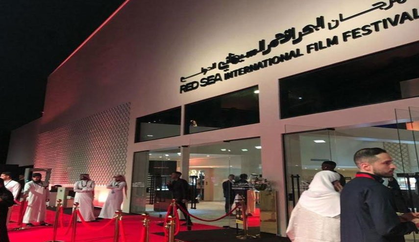 آثار السيول في حفل افتتاح مهرجان البحر الأحمر السينمائي بجدّة