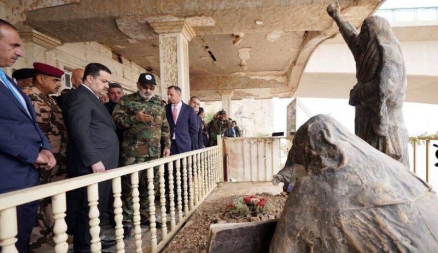 حضور نخست وزیر عراق در محل جنایت اسپایکر

