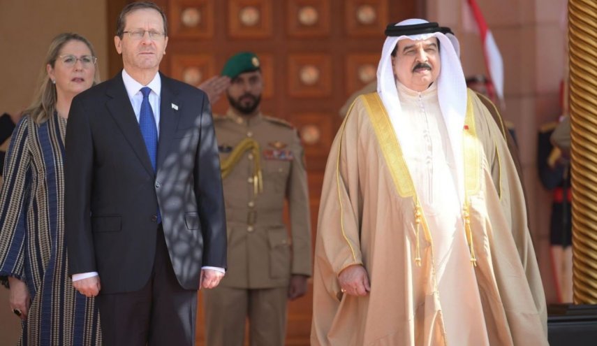واکنش گسترده کاربران به استقبال گرم شاه بحرین از رئیس رژیم اشغالگر