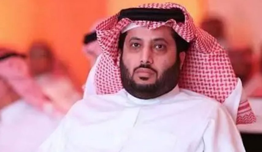 ناشط سعودي: لماذا لم نرَ زوجة تركي آل الشيخ في حفلات هيئة التسفيه بين الحضور؟