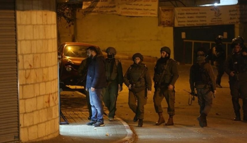 الاحتلال يعتقل 4 فلسطينيين في الضفة