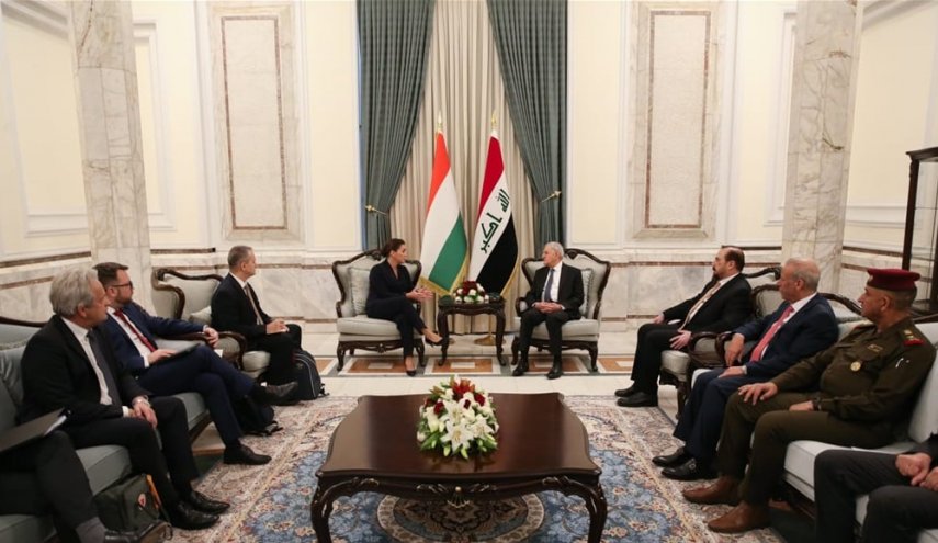 الرئيس العراقی يدعو لحسم ملف النازحين وعودتهم إلى مناطقهم
