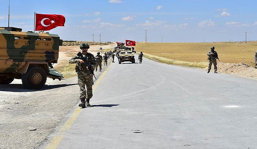 الجيش التركي والمجموعات المسلحة يقصفون قرى في ريف الرقة