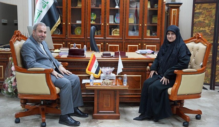 السفير الايراني في بغداد يسلم وزيرة الاتصالات العراقية دعوة لزيارة طهران