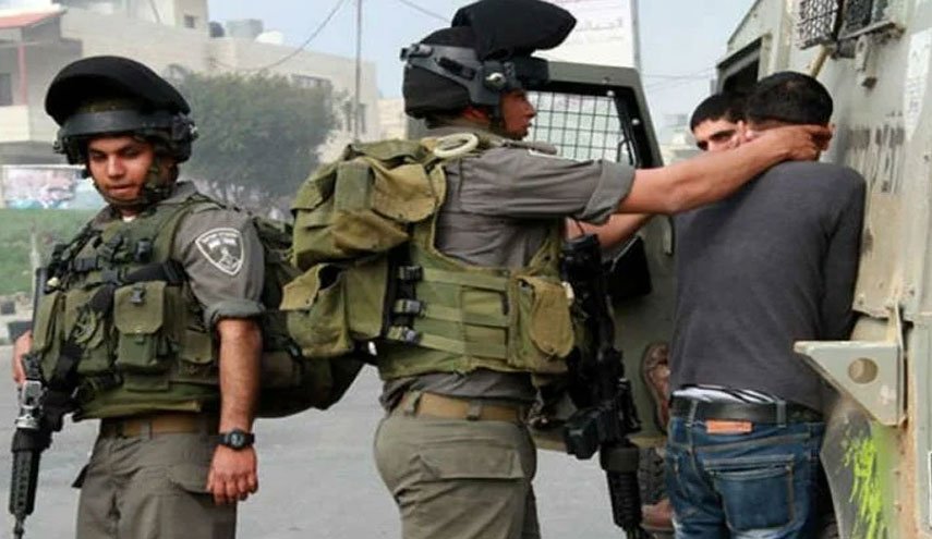 الإحتلال يعتقل 14فلسطينيا من بيت أمر بالخليل