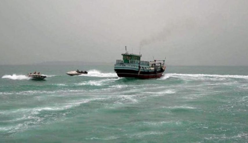 الحرس الثوري يضبط سفينة تحمل وقودا مهربا في الخليج الفارسي