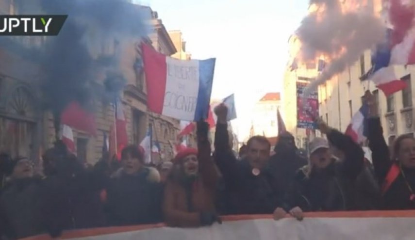 تجمع بزرگ ضد ناتو در خیابان‌های پاریس+فیلم