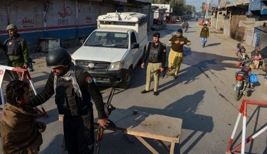 مقتل إرهابيين احتجزوا رهائن في باكستان 
