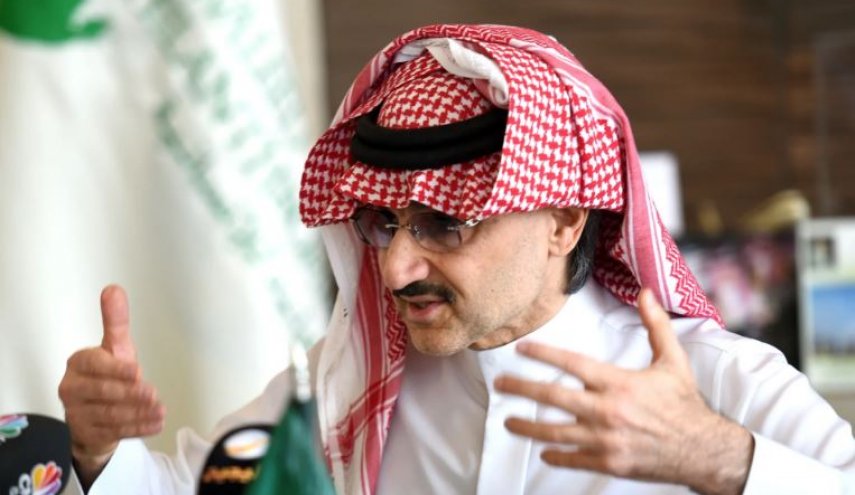 ناشط سعودي: الوليد بن طلال ينشر فيديوهات غربية!