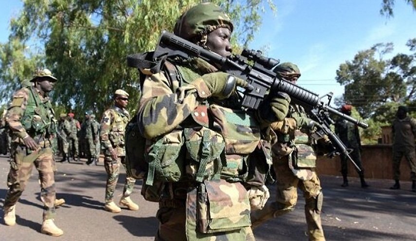 کودتا در گامبیا خنثی شد/ تعدادی از نظامیان بازداشت شدند