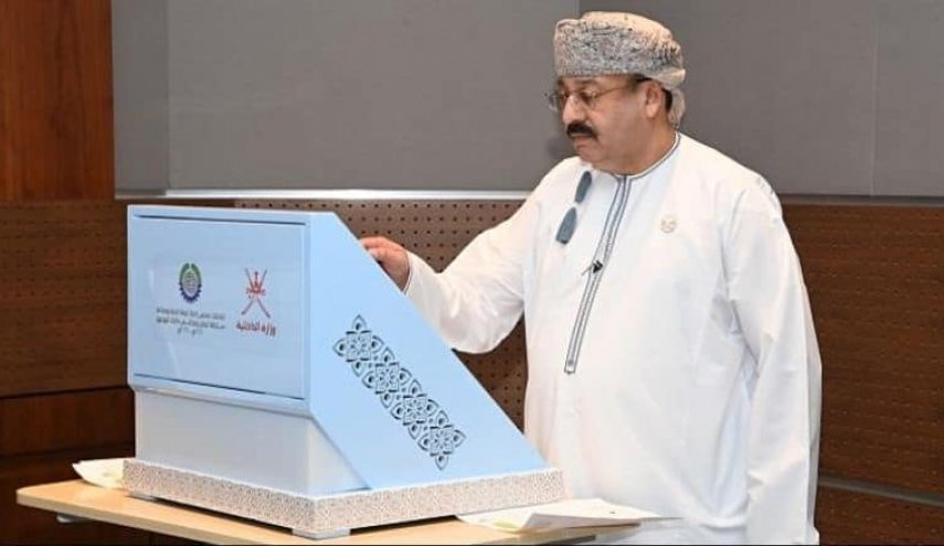 سلطنة عمان تجري انتخابات المجالس البلدية بالهواتف الذكية