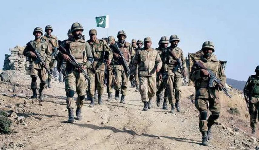 مقتل جندي و4 مسلحين خلال عملية للجيش في باكستان
