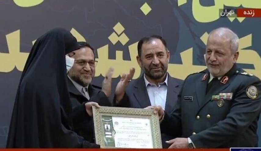 جامعة الدفاع الوطني الإيرانية تمنح الدكتوراه الفخرية للشهيدين سليماني والمهندس