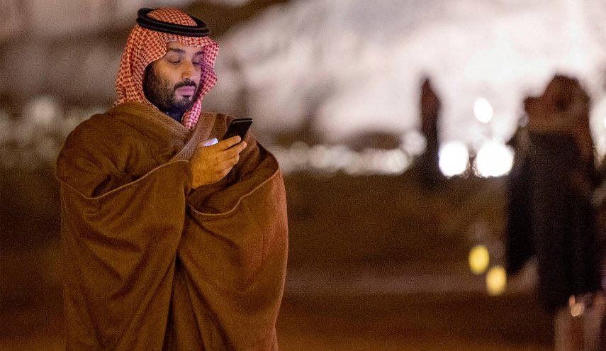 ناشط سعودي: محمد بن سلمان ياخذ السعودية نحو السقوط!
