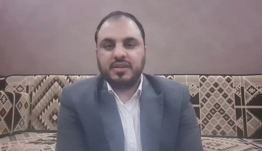 صحافي يمني يوضح كيف قرارات حكومة المرتزقة تسبب بمعاناة اليمنيين