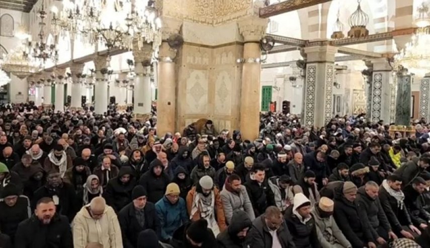 حضور هزاران فلسطینی در مسجدالأقصی و تأکید جهاد اسلامی بر وحدت فلسطینیان