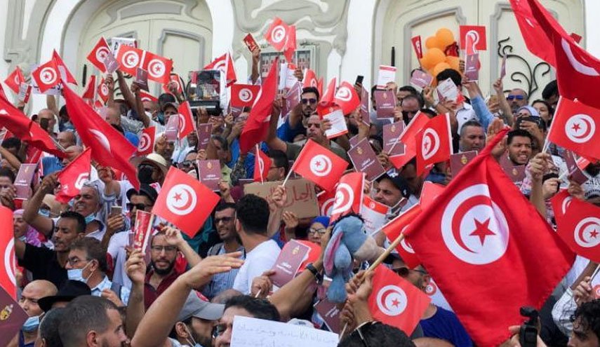 تظاهرات هزاران تونسی علیه رییس جمهو این کشور 