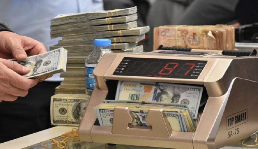 برلماني عراقي: أمريكا تتلاعب بمقدرات الشعب عبر الدولار