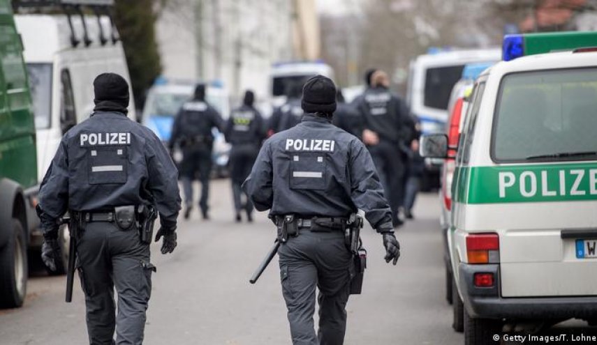 ألمانيا.. الشرطة تفرق بالقوة مظاهرة لنشطاء حماية البيئة

