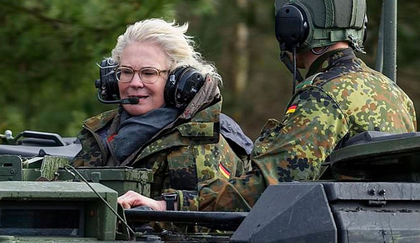 وزیر دفاع آلمان در بحبوحه انتقادهای مرتبط با اوکراین استعفا کرد