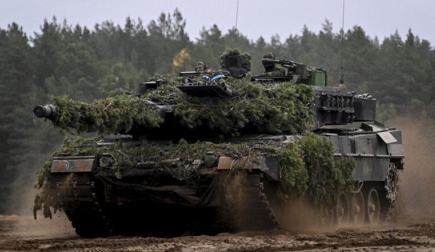 بريطانيا تطالب ألمانيا بتزويد أوكرانيا بدبابات 