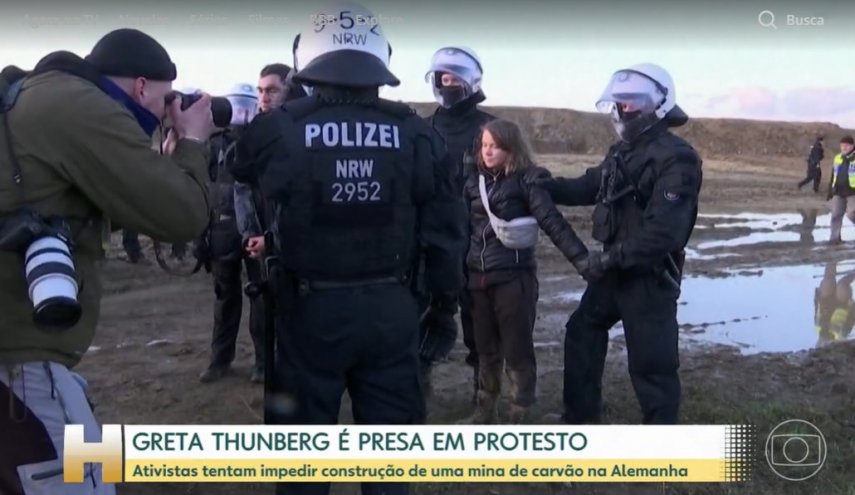 پلیس آلمان یک زن فعال در اعتراضات را دستگیر کرد