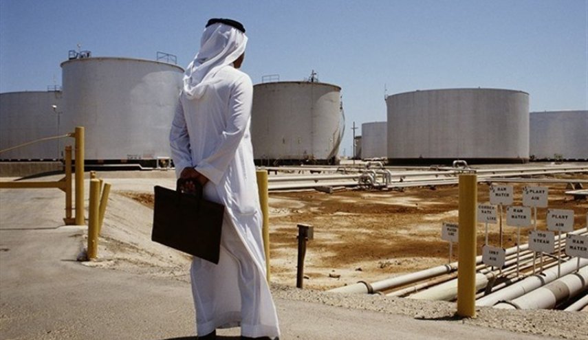 وزیر دارایی عربستان: آماده فروش نفت به ارزهایی غیر از دلار هستیم