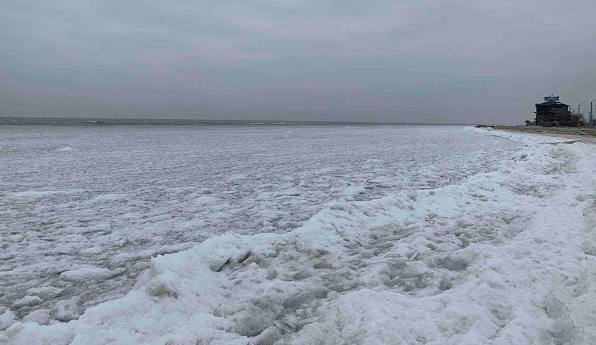 رخداد نادر؛ دریای خزر یخ زد+ ویدیو