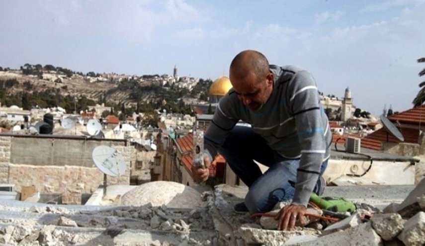 الاحتلال يجبر مقدسيّا على هدم منزله ذاتيّا في القدس