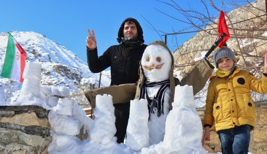 بالصور.. مهرجان الرجل الثلجي في همدان 